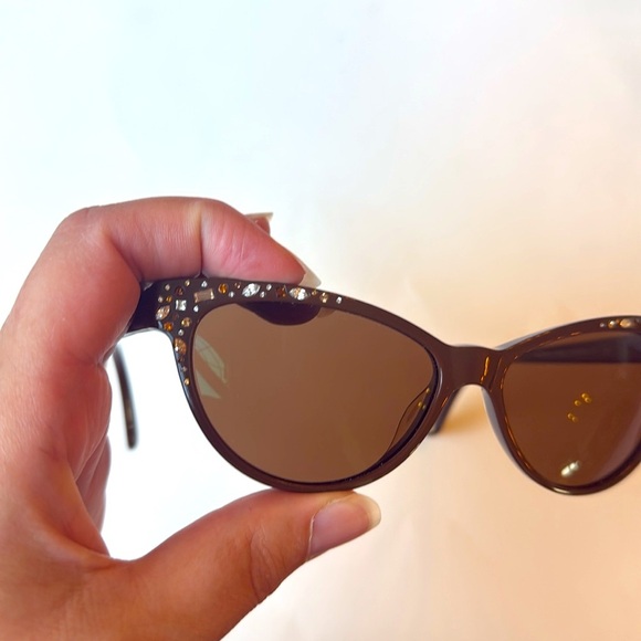 Bebe BB7024 Bejeweled Retro Cat-eye Sunglasses with Polarized lenses - Picture 4 of 7